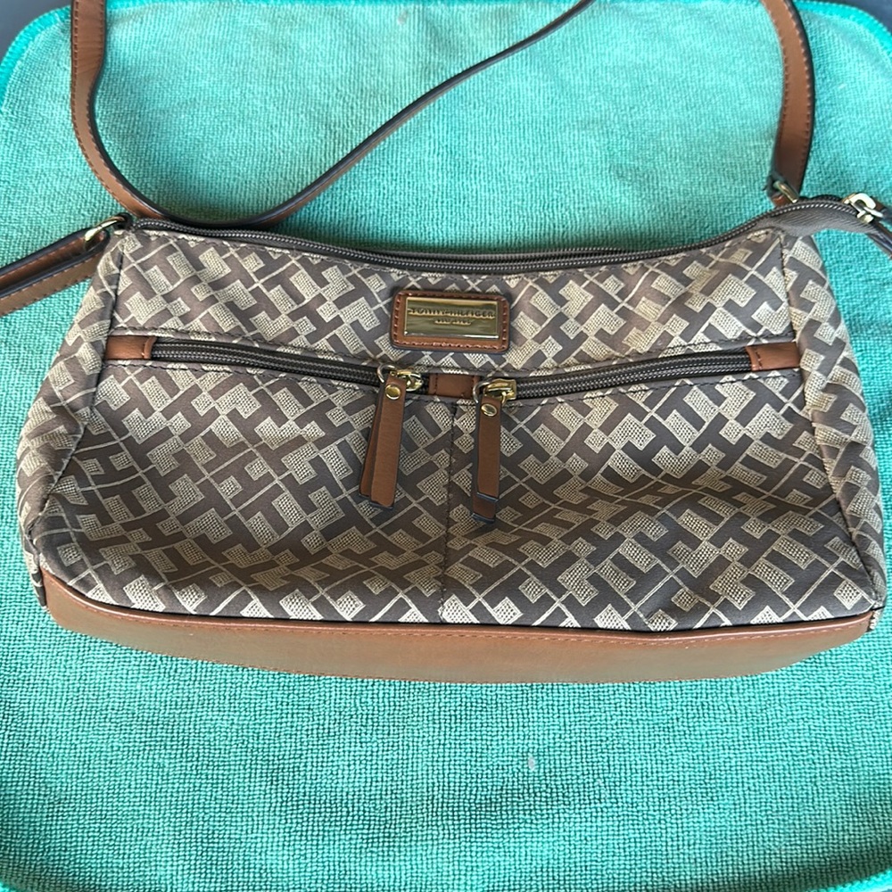 Tommy Hilfiger Handbag with Shoulder Leather Strap